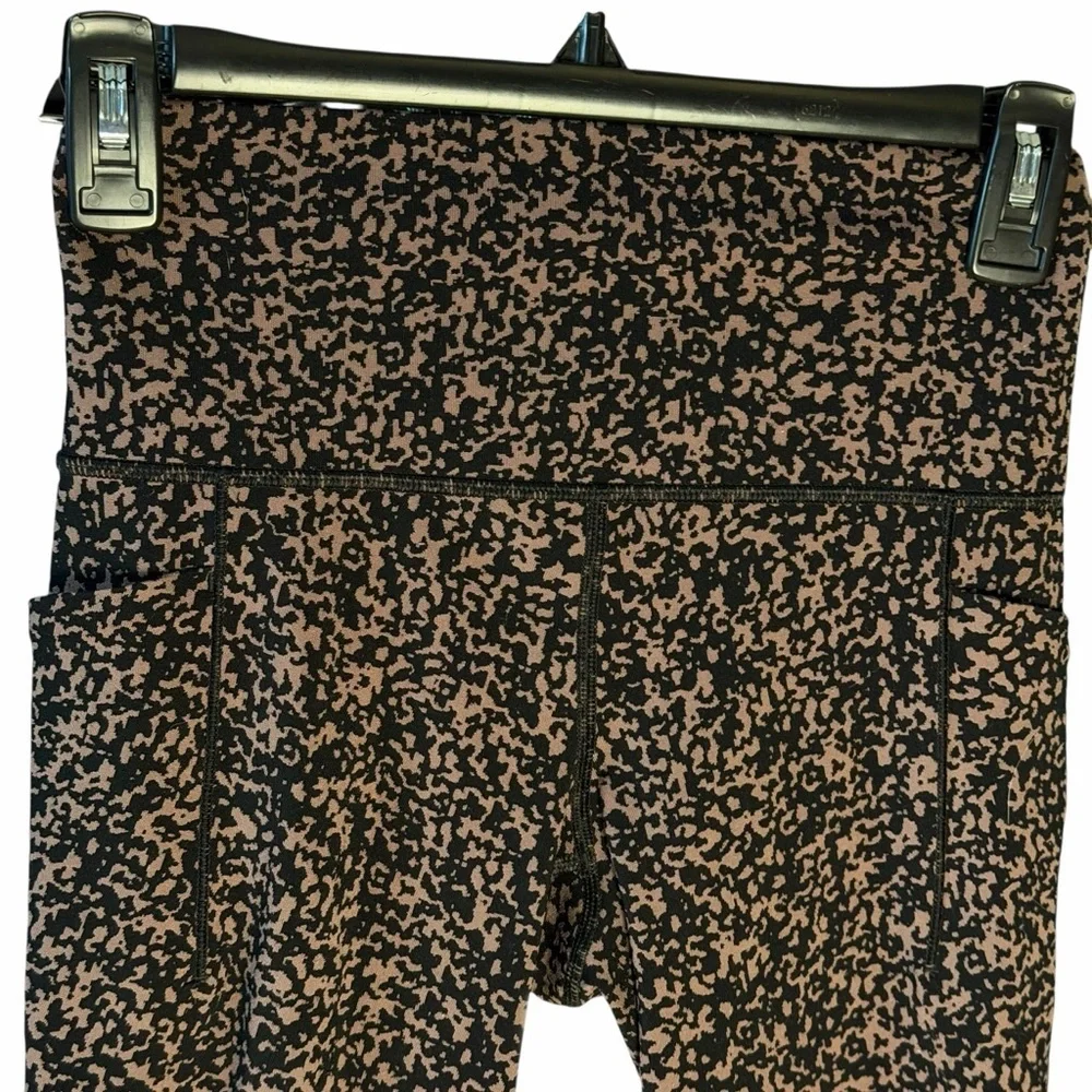 Athleta Salutation Stash Pocket Tight